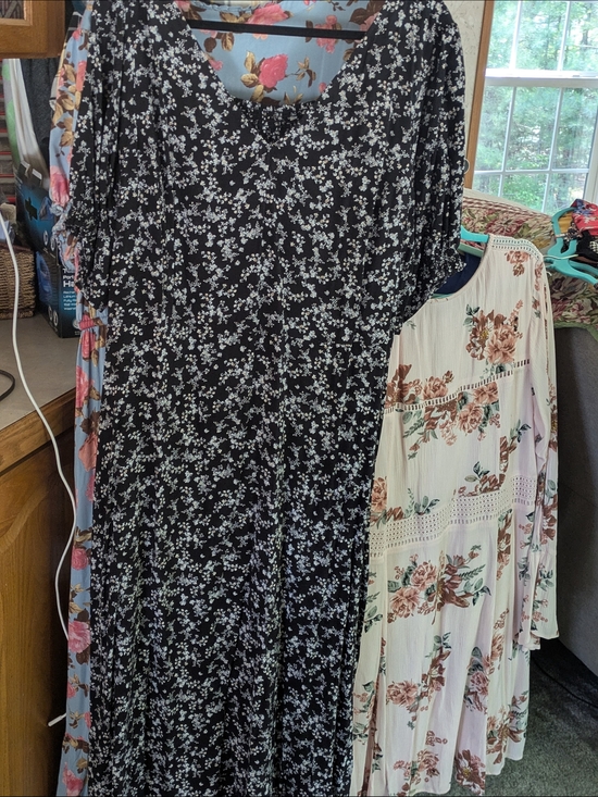 Old Navy Dresses & Skirts - Old Navy Black Midi Dress with White Floral Print